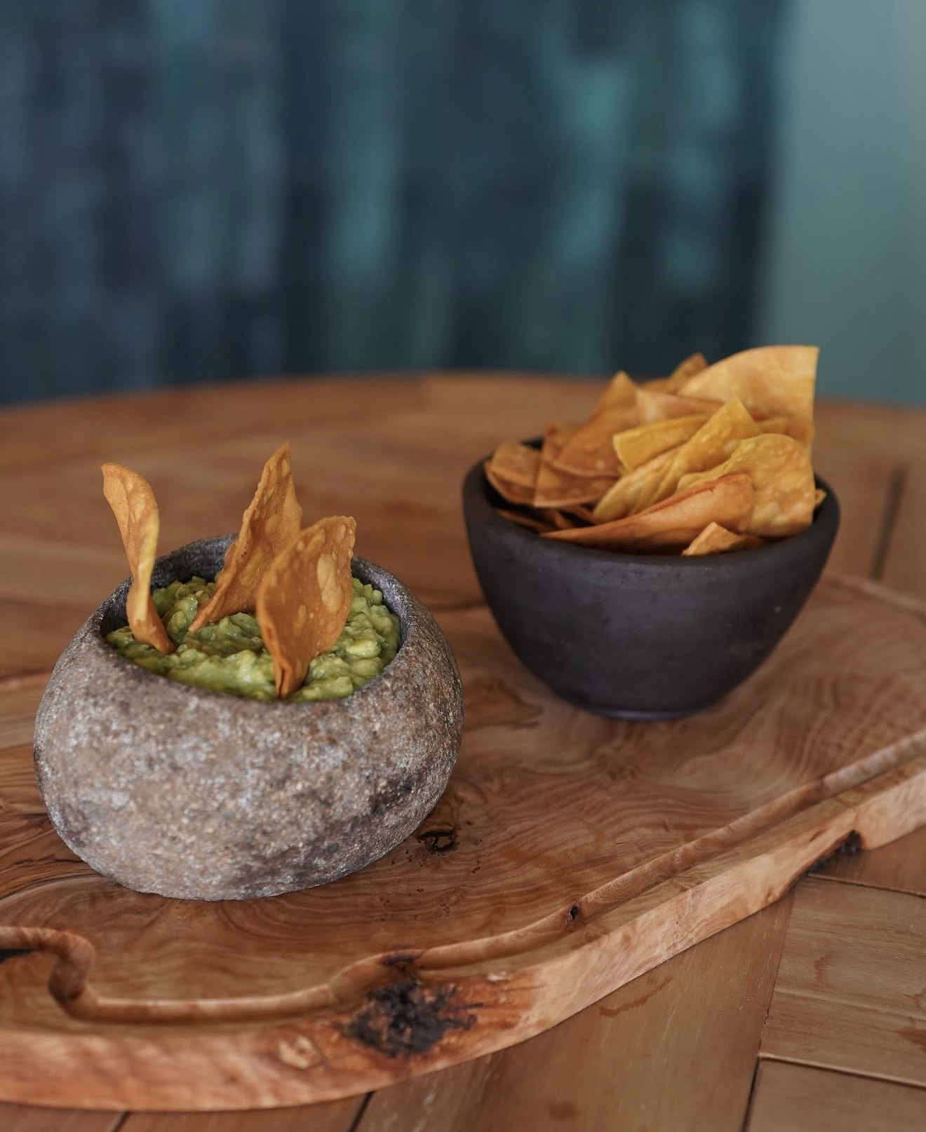 Guacamole minute et chips de maïs maison
